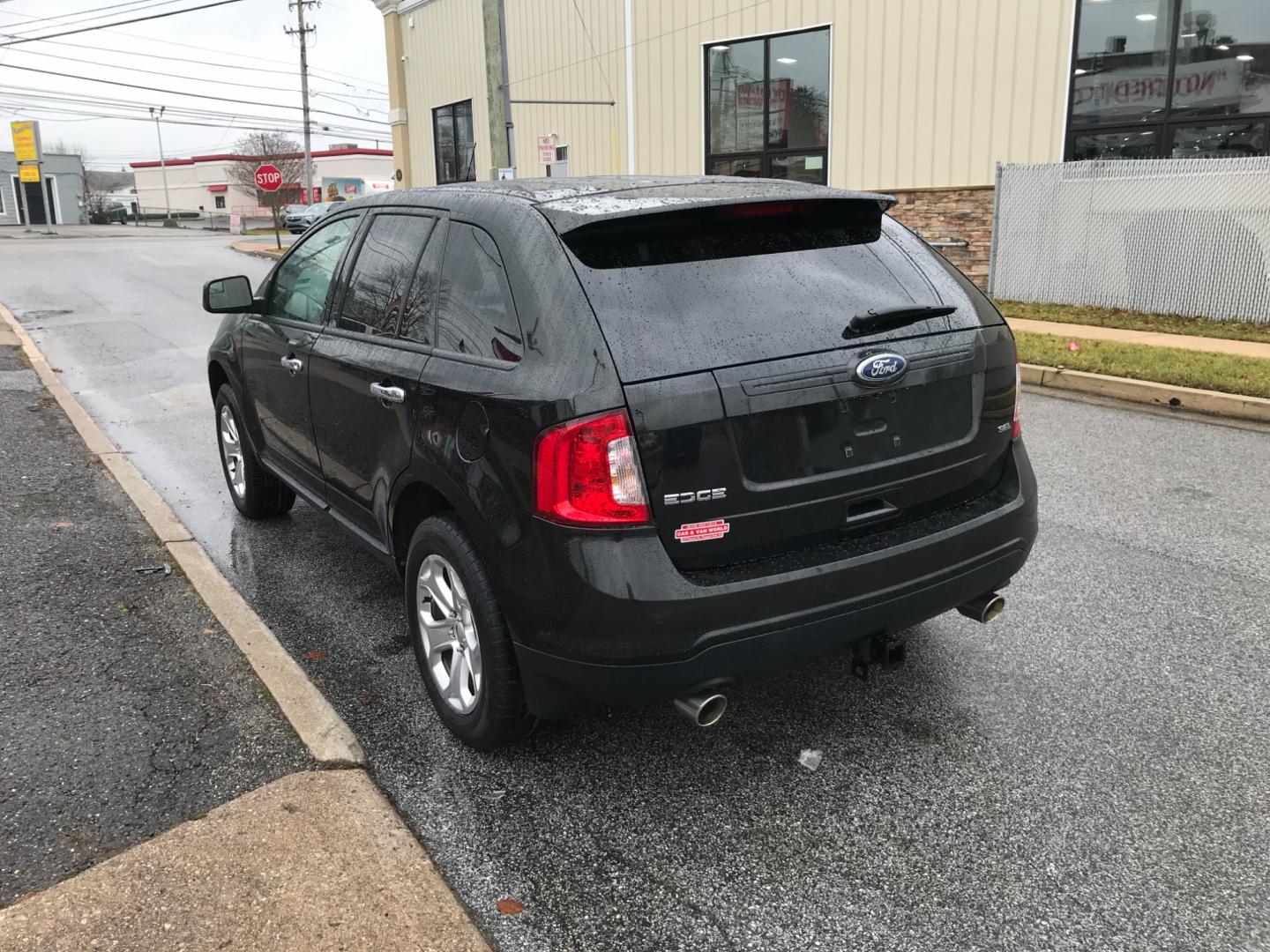 2011 Black /Cream Ford Edge SEL (2FMDK3JCXBB) with an 3.5 V6 engine, Automatic transmission, located at 577 Chester Pike, Prospect Park, PA, 19076, (610) 237-1015, 39.886154, -75.302338 - Photo#5